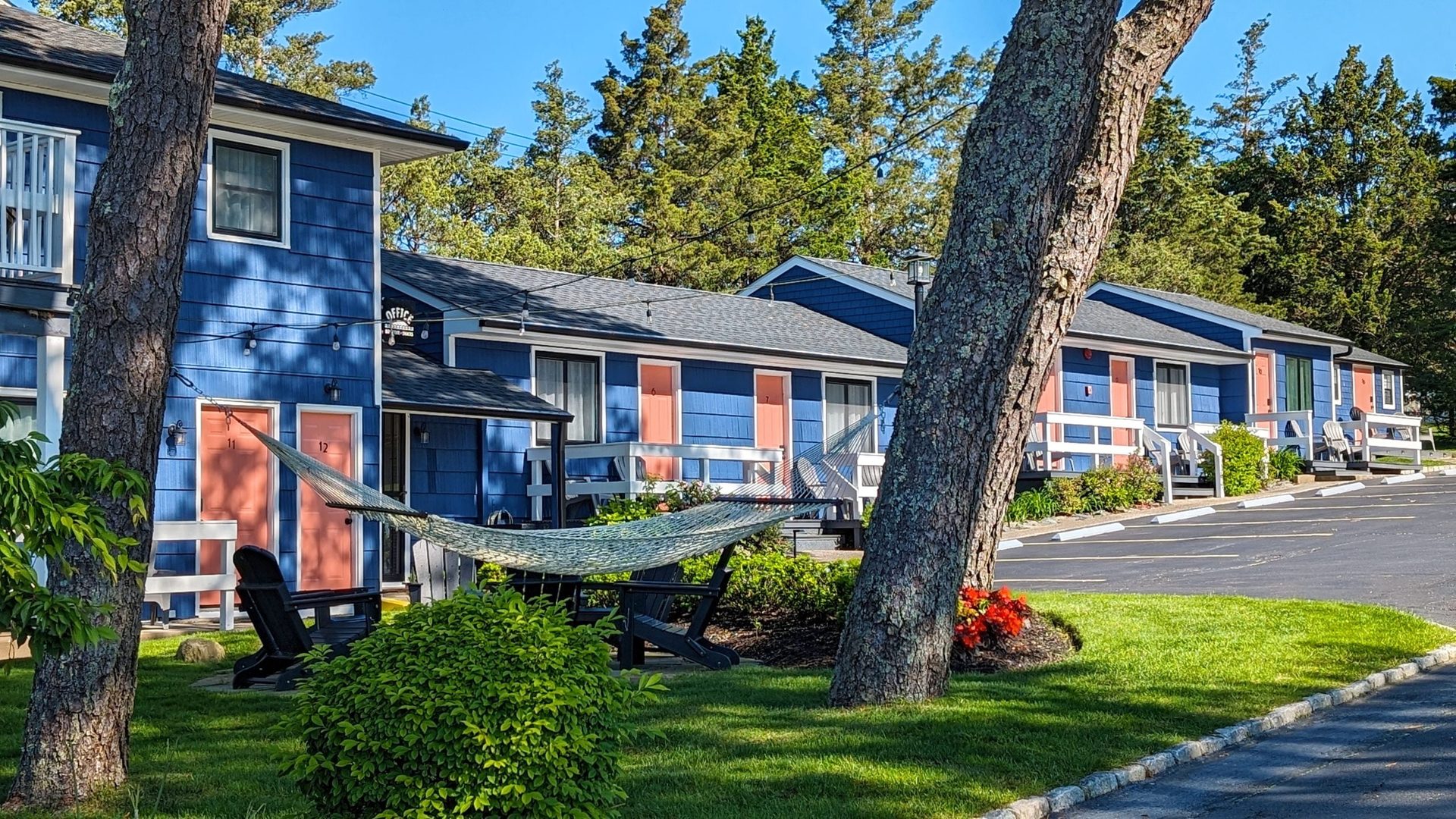 Pool and lounge area at Ocean View Terrace Inn